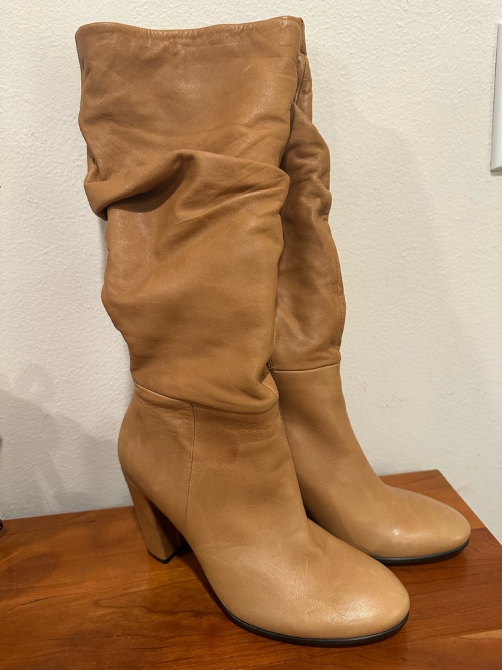 Ecco Comfortable Slouch Leather Knee-High Boots in Tan. Size 37 (6 1/2)